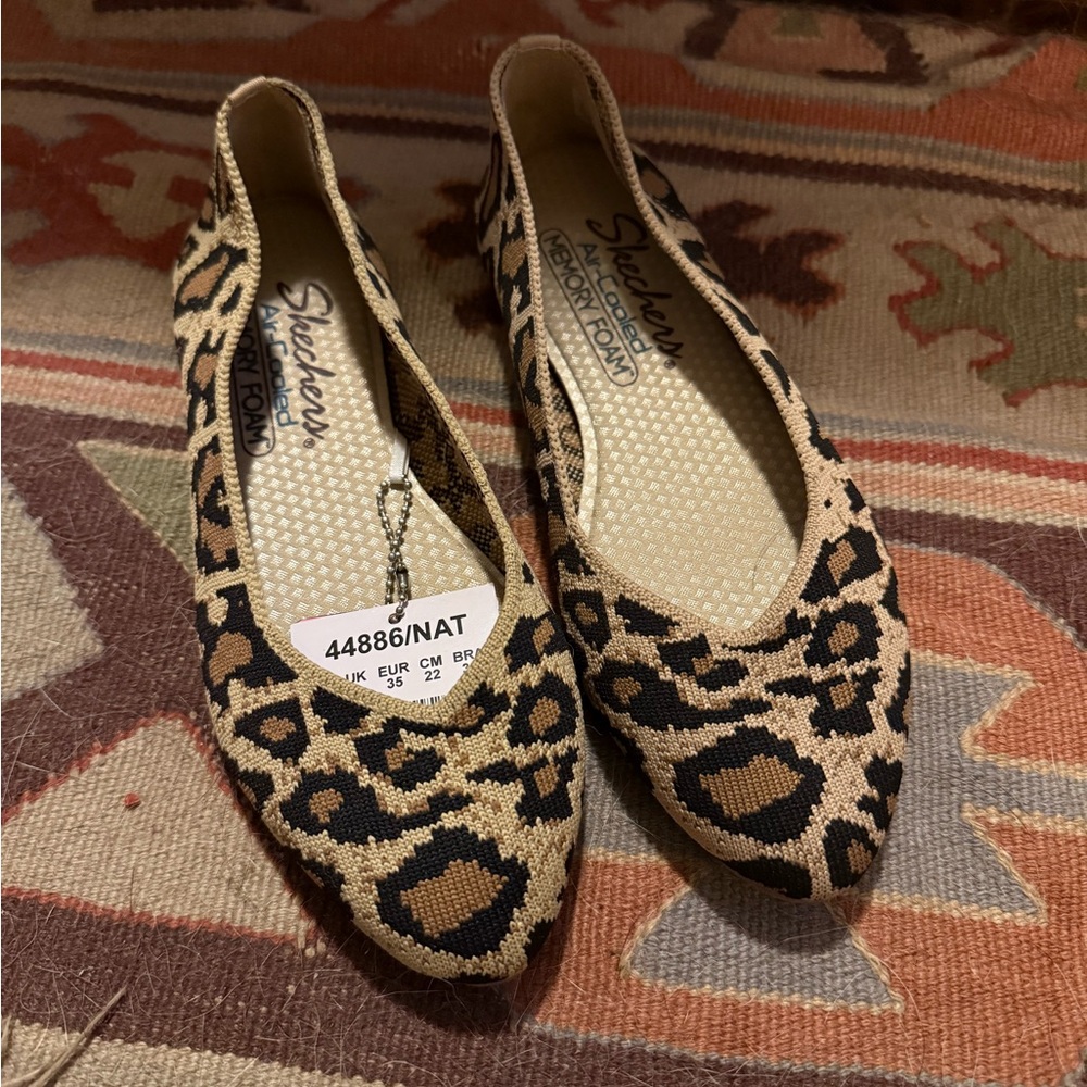 Skechers air cooled memory foam flats, NWT, women’s size 5